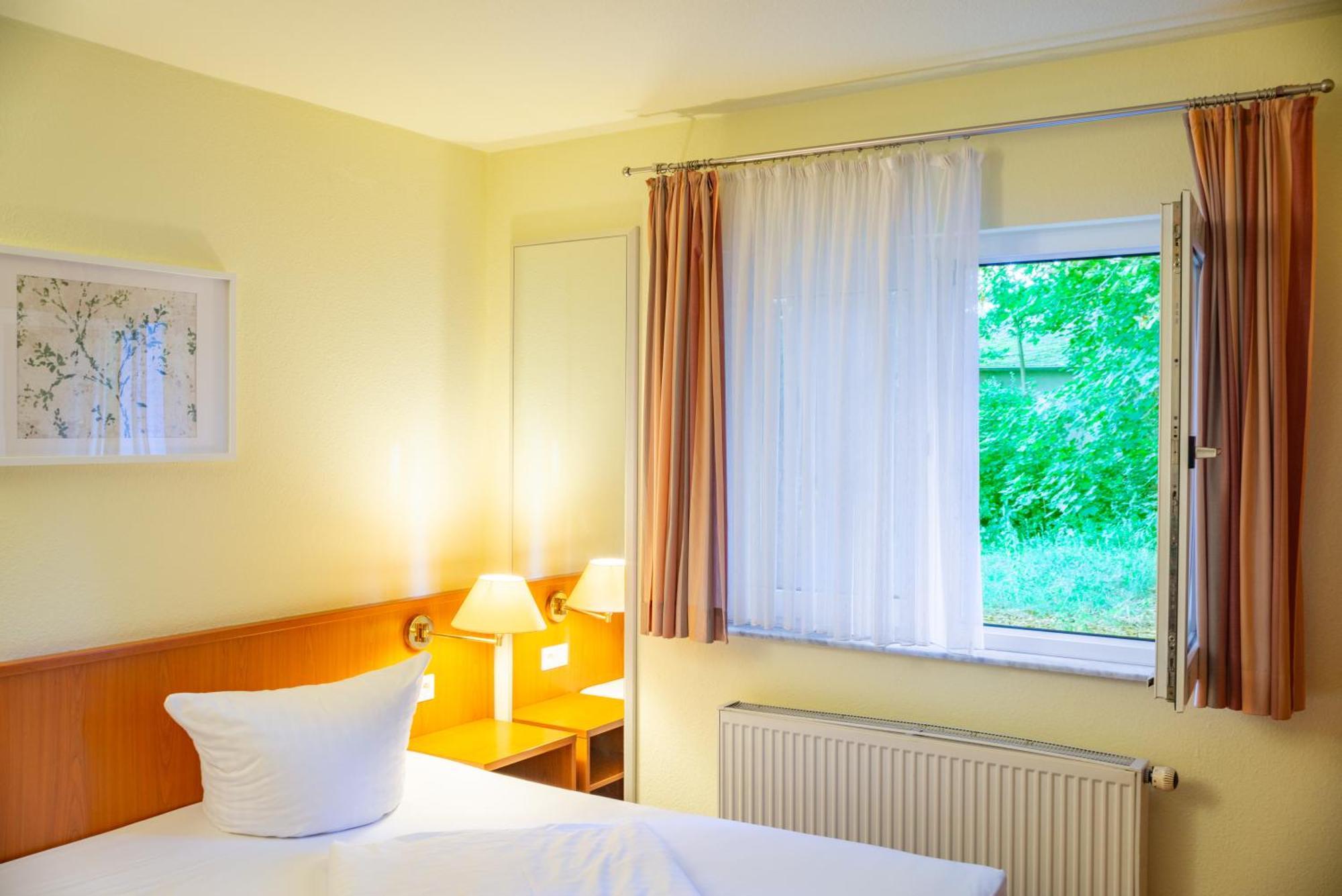 Waldhotel Schoeneiche -Self Check-In- Eksteriør billede