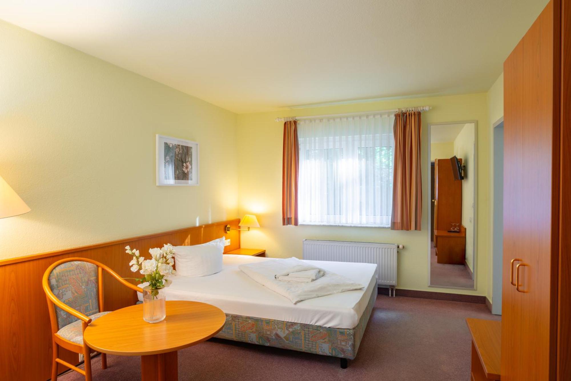 Waldhotel Schoeneiche -Self Check-In- Eksteriør billede