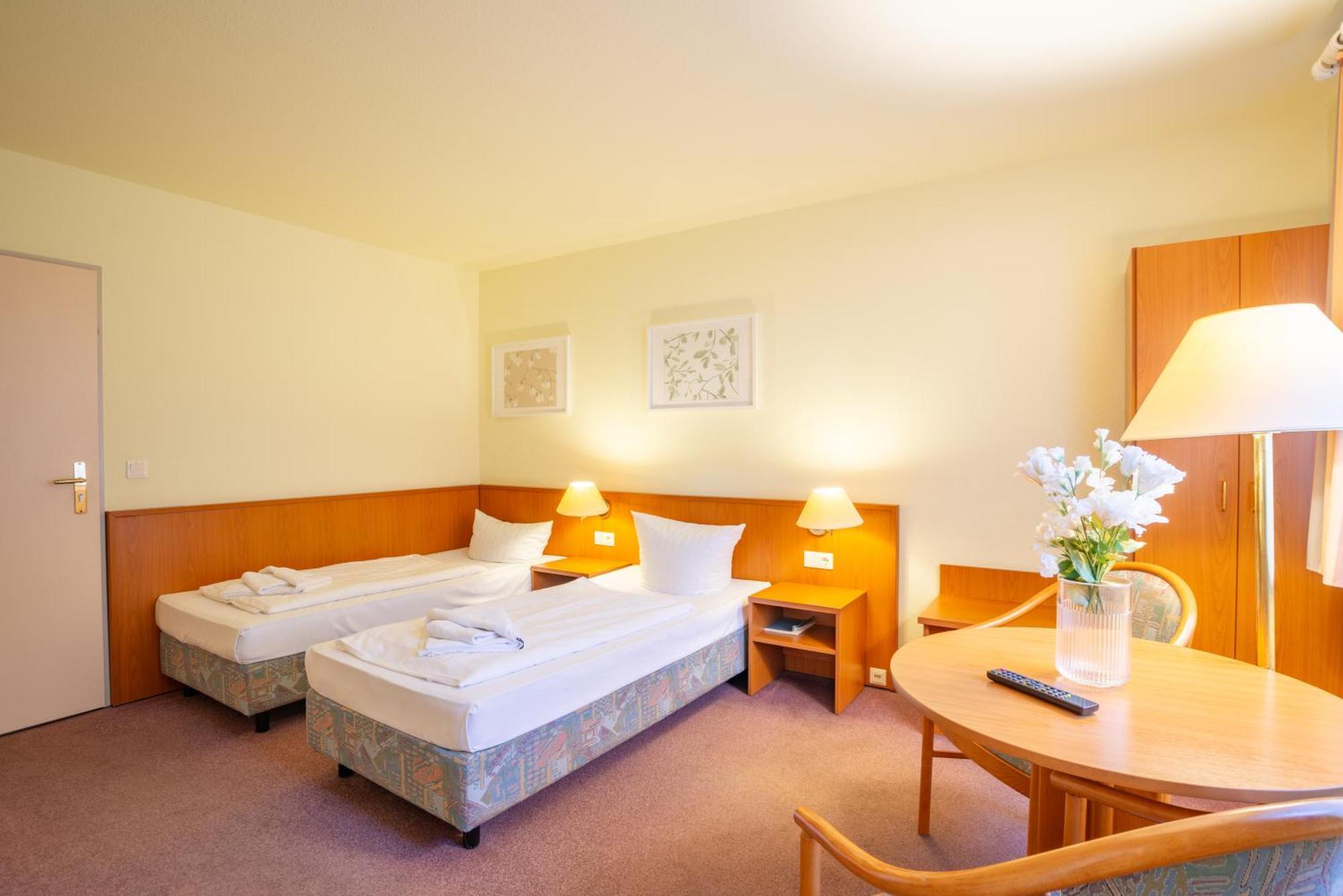 Waldhotel Schoeneiche -Self Check-In- Eksteriør billede